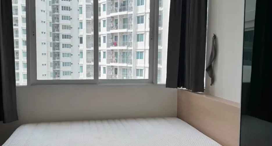For rent 2 bedrooms condo in Huai Khwang, Bangkok