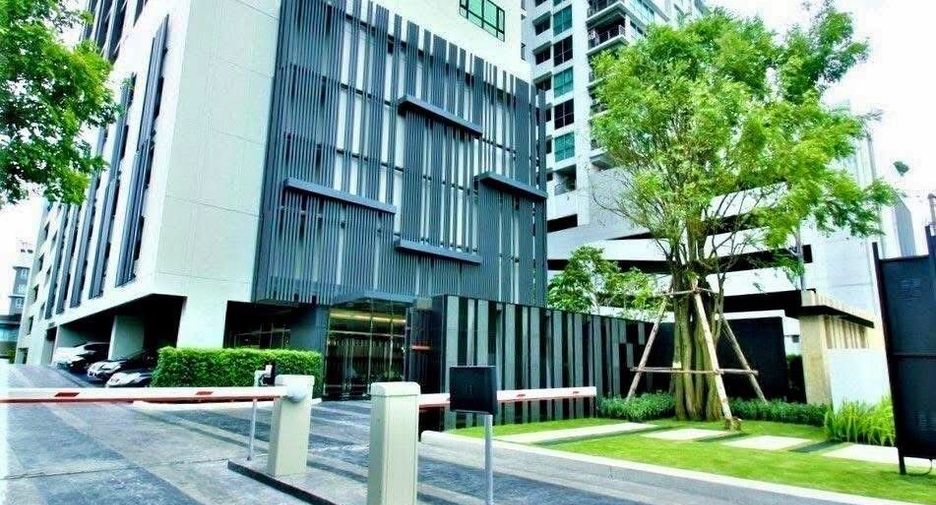 For sale 2 ベッドルーム condo in Phaya Thai, Bangkok
