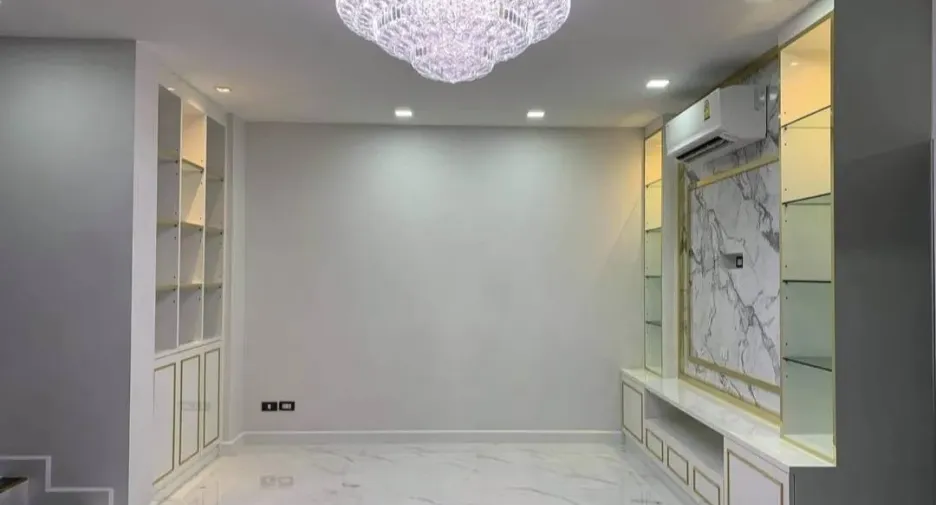 For sale 3 ベッドルーム townhouse in Wang Thonglang, Bangkok