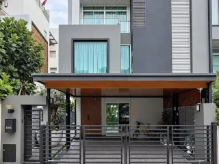 出售 3 卧室 联排别墅 在 Wang Thong Lang, 曼谷