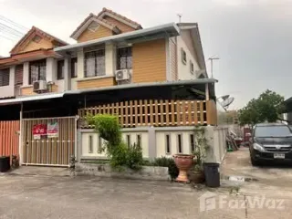 Casa adosada en venta de 3 habitaciones en Thung Khru, Bangkok