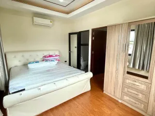 For sale 6 bedrooms villa in Mueang Chiang Mai, Chiang Mai