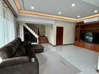 For sale 6 bedrooms villa in Mueang Chiang Mai, Chiang Mai