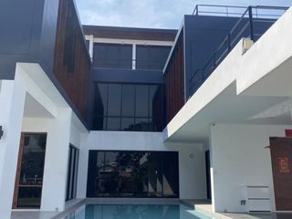 For rent 5 bedrooms house in Phra Khanong, Bangkok