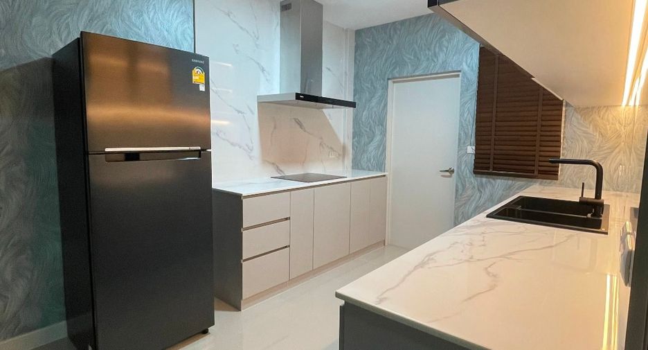 Haus zur Miete mit 3 Zimmer in Bang Phli, Samut Prakan