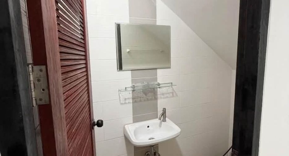 Продажа 2 спальни дом в Банг Ламунг, Чонбури