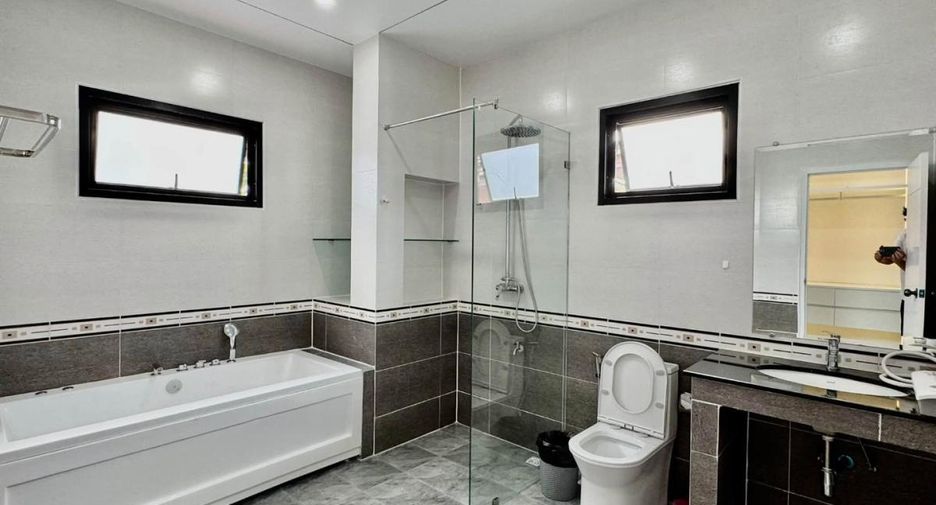 For rent 4 bedrooms house in Bang Lamung, Chonburi