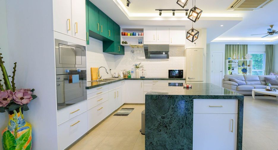Casa en venta de 4 habitaciones en Bang Lamung, Chonburi