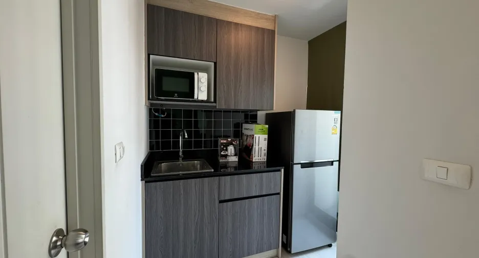 For rent studio condo in Mueang Samut Prakan, Samut Prakan