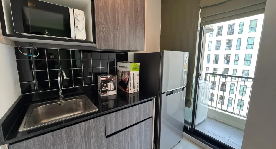 For rent studio condo in Mueang Samut Prakan, Samut Prakan