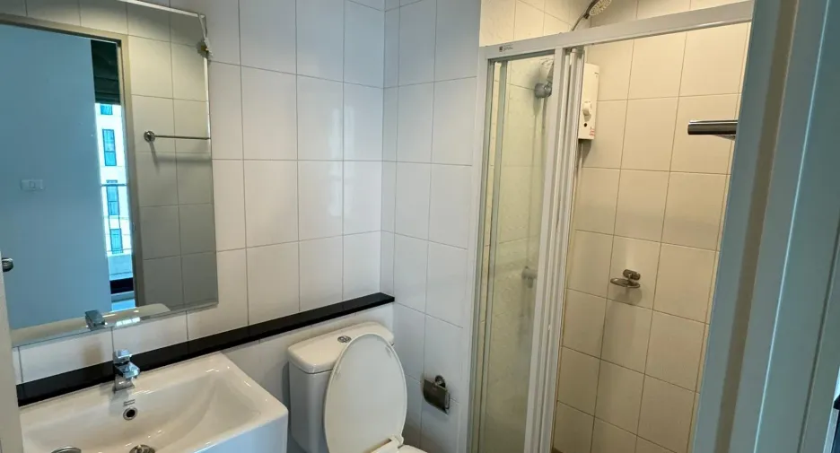 For rent studio condo in Mueang Samut Prakan, Samut Prakan