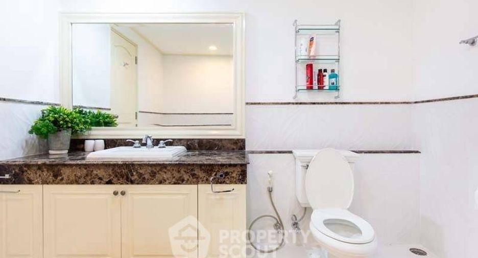 For sale 3 bedrooms condo in Khlong Toei, Bangkok