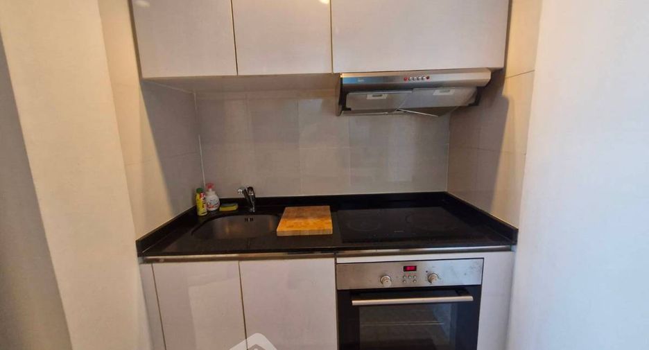 Wohnung zur Miete mit 4 Zimmer in Yan Nawa, Bangkok