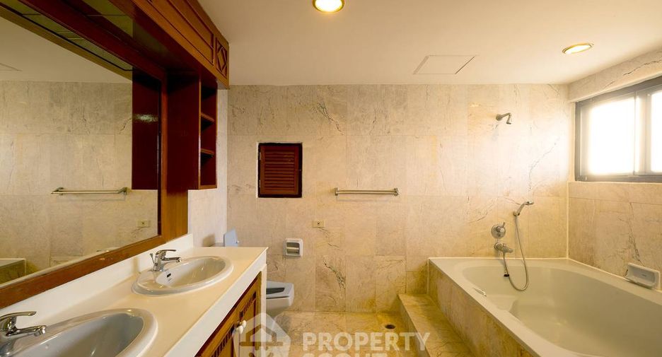 For rent 3 bedrooms apartment in Watthana, Bangkok