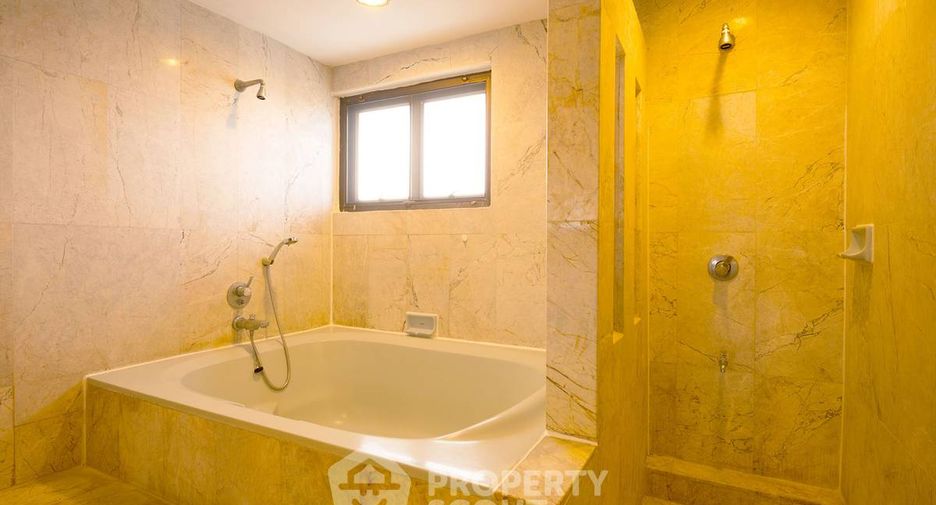 For rent 3 bedrooms apartment in Watthana, Bangkok