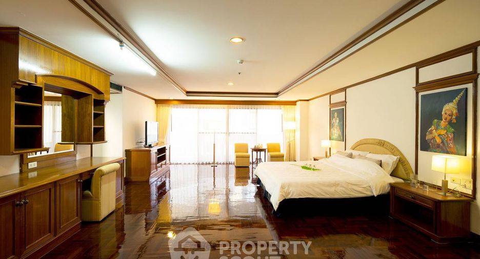 For rent 3 bedrooms apartment in Watthana, Bangkok