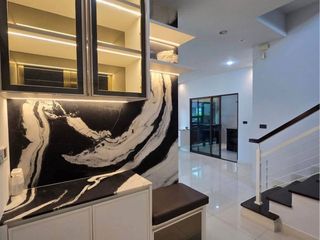 Haus zur Miete mit 3 Zimmer in Bang Kapi, Bangkok