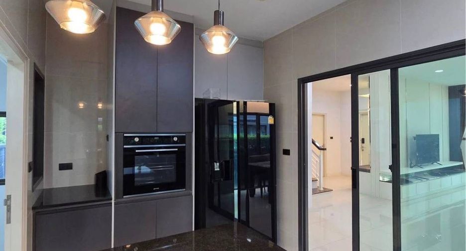 Haus zur Miete mit 3 Zimmer in Bang Kapi, Bangkok
