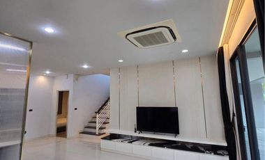 Haus zur Miete mit 3 Zimmer in Bang Kapi, Bangkok