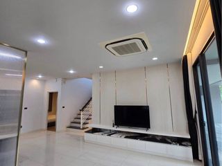 Haus zur Miete mit 3 Zimmer in Bang Kapi, Bangkok