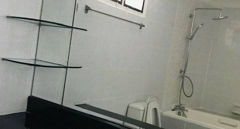 For rent 4 ベッドルーム apartment in Khlong Toei, Bangkok