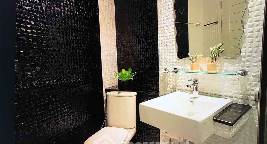For rent 3 ベッドルーム condo in Khlong San, Bangkok