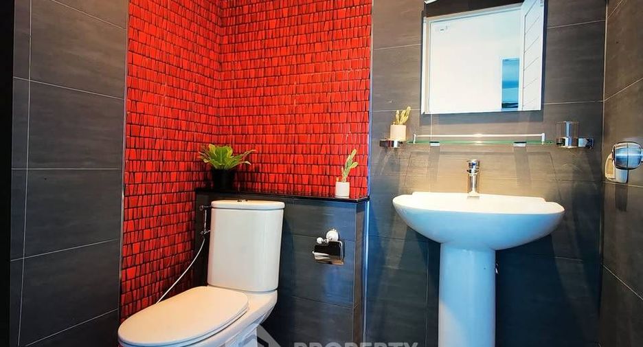 For rent 3 ベッドルーム condo in Khlong San, Bangkok