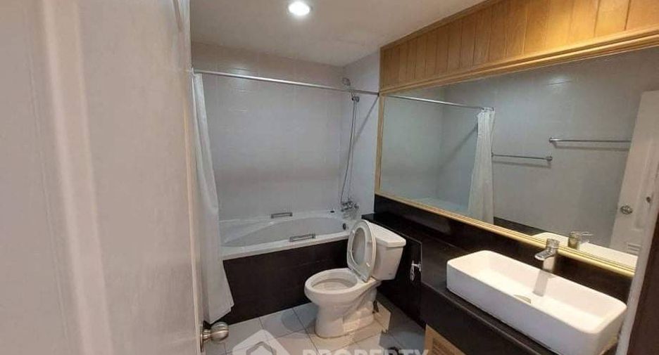 For rent 3 bedrooms condo in Watthana, Bangkok