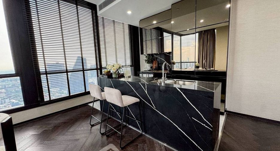 For rent 3 bedrooms condo in Khlong Toei, Bangkok