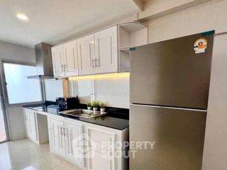 Wohnung zur Miete mit 3 Zimmer in Huai Khwang, Bangkok