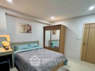 Wohnung zur Miete mit 3 Zimmer in Huai Khwang, Bangkok