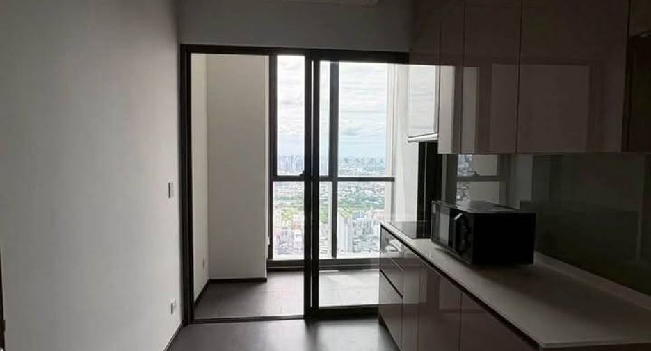For rent 4 bedrooms condo in Bang Na, Bangkok