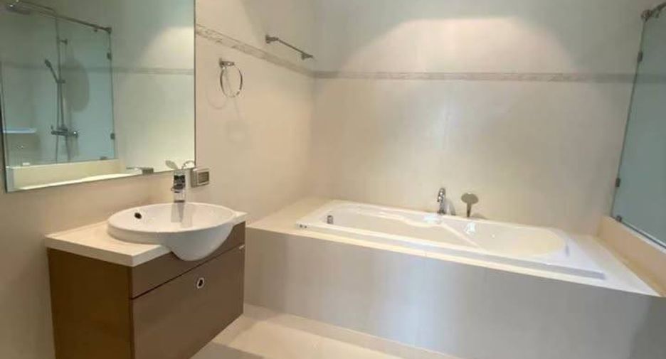 Condo en alquiler de 2 habitaciones en Khlong Toei, Bangkok