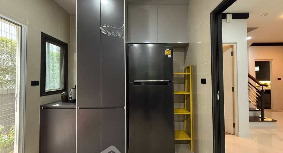 Haus zur Miete mit 4 Zimmer in Bang Kapi, Bangkok
