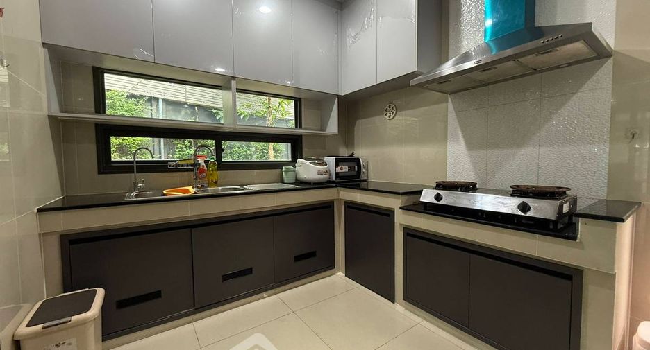 Haus zur Miete mit 4 Zimmer in Bang Kapi, Bangkok