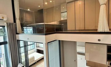 Condo en alquiler de 2 habitaciones en Huai Khwang, Bangkok