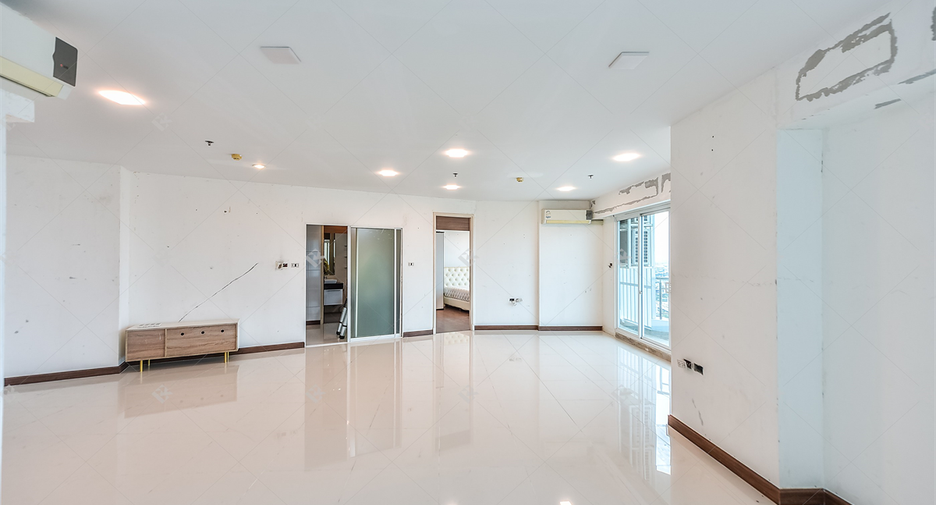 For sale 5 bedrooms condo in Yan Nawa, Bangkok