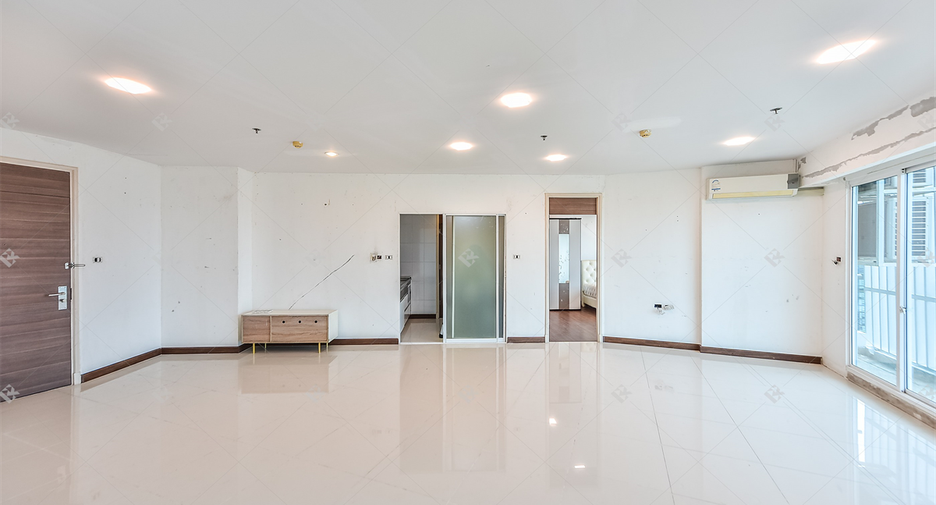 For sale 5 bedrooms condo in Yan Nawa, Bangkok