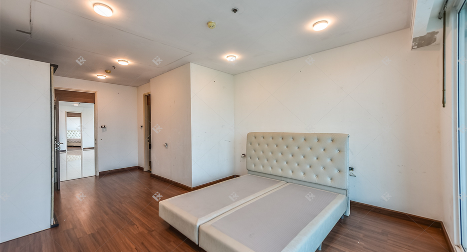 For sale 5 bedrooms condo in Yan Nawa, Bangkok