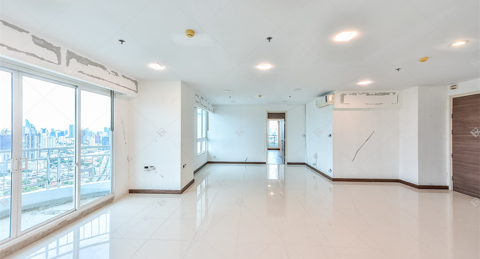 For sale 5 bedrooms condo in Yan Nawa, Bangkok