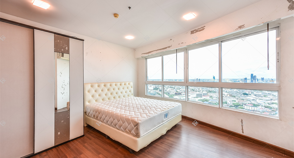 For sale 5 bedrooms condo in Yan Nawa, Bangkok