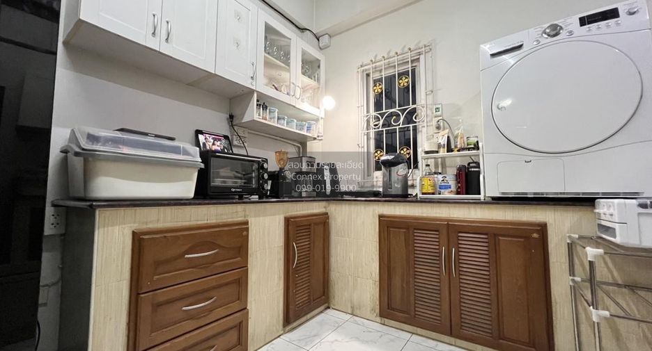 Casa adosada en venta de 5 habitaciones en Phutthamonthon, Nakhon Pathom