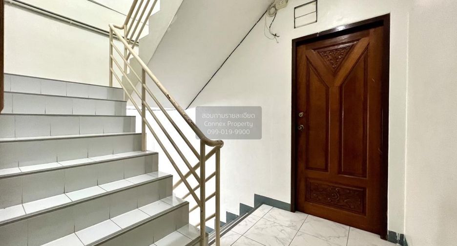 Casa adosada en venta de 5 habitaciones en Phutthamonthon, Nakhon Pathom