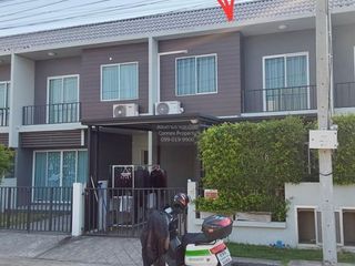For sale 3 bedrooms townhouse in Khlong Sam Wa, Bangkok