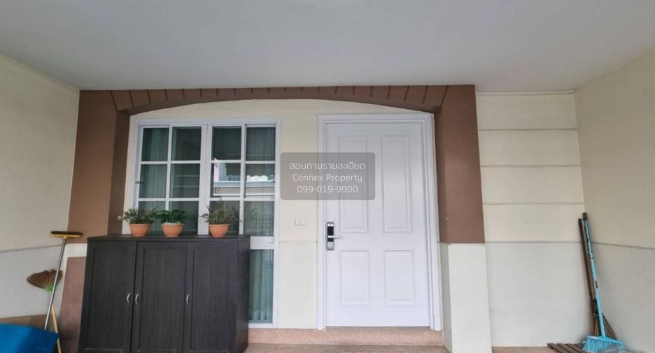 For sale 3 bedrooms townhouse in Bang Na, Bangkok