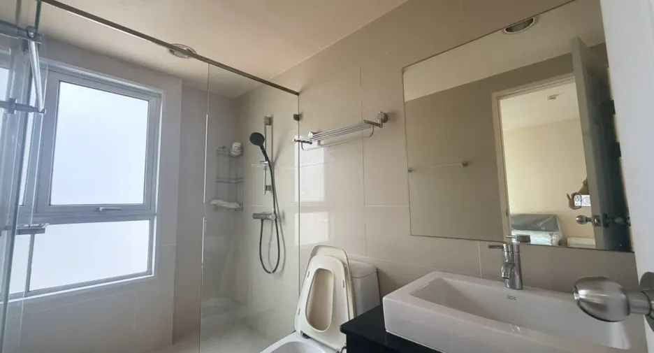 Wohnung zur Miete mit 2 Zimmer in Huai Khwang, Bangkok