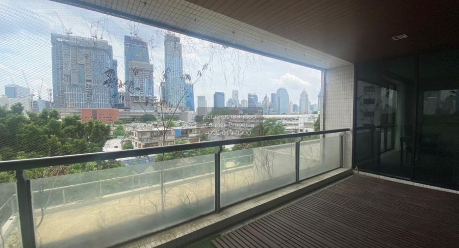 For rent 3 bedrooms condo in Pathum Wan, Bangkok