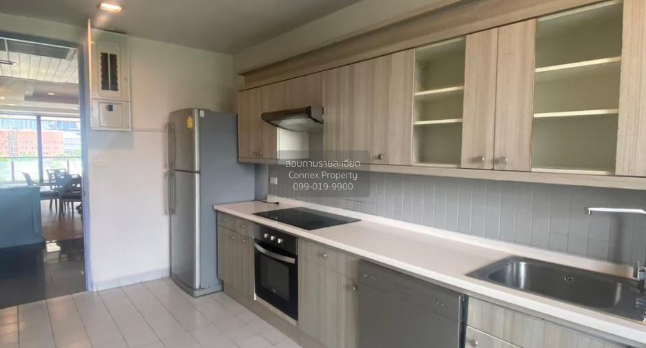 For rent 3 bedrooms condo in Pathum Wan, Bangkok
