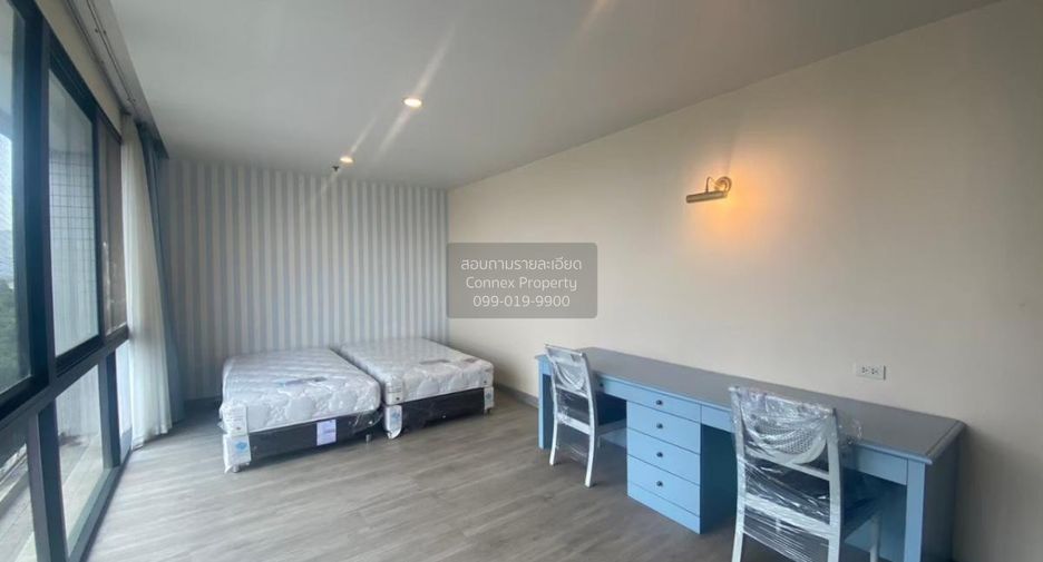 For rent 3 bedrooms condo in Pathum Wan, Bangkok