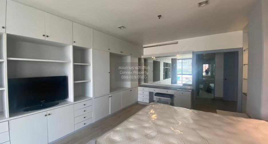 For rent 3 bedrooms condo in Pathum Wan, Bangkok